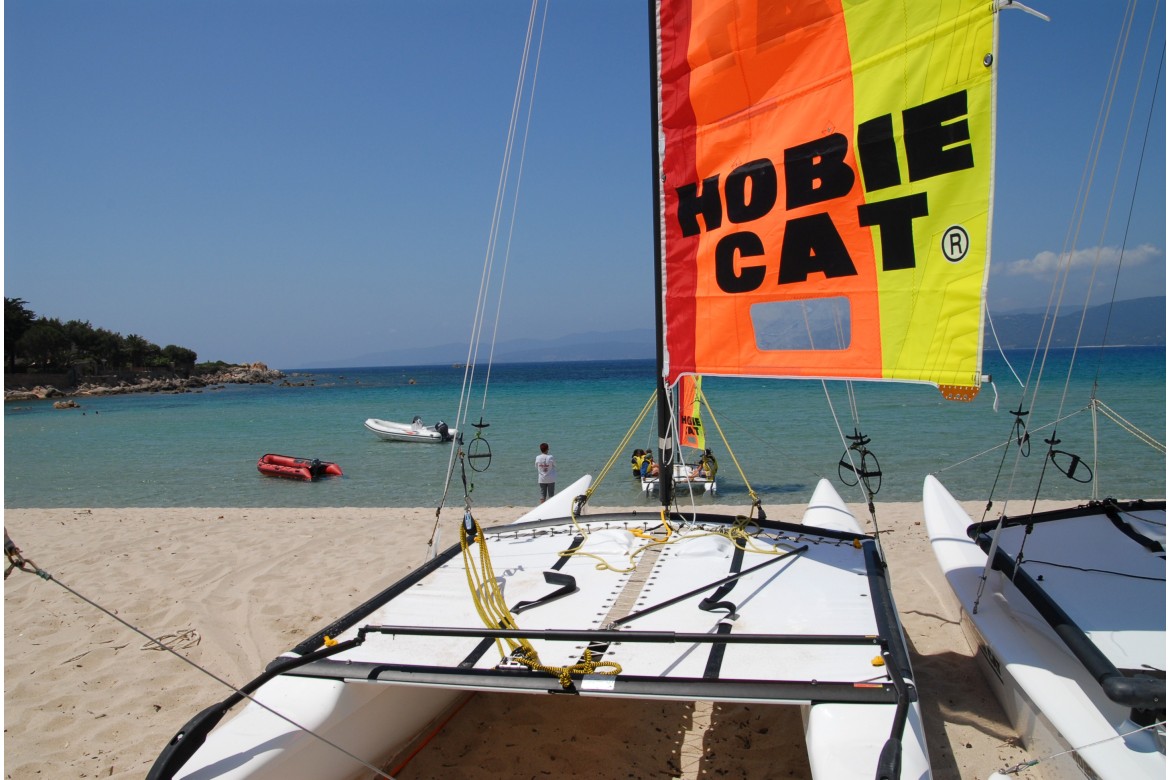 La marque HOBIE, constructeur de catamarans et matériel nautique